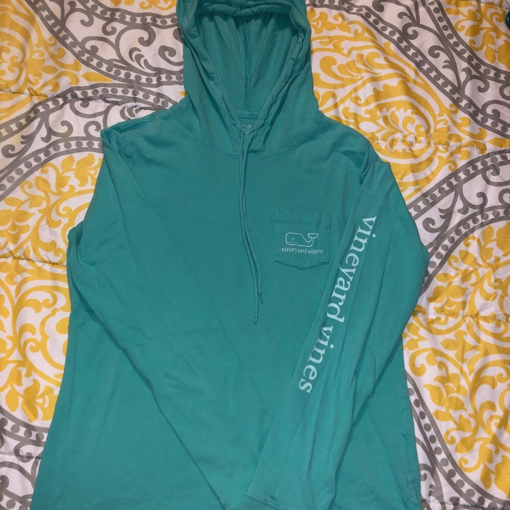 Vineyard Vines Top with hood